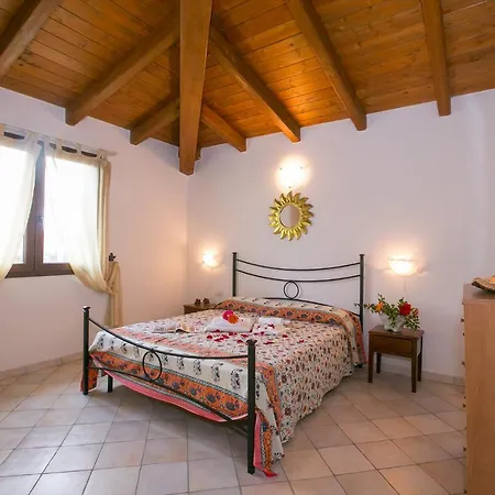 Sleeps 4 Air Con T421652 * Budoni